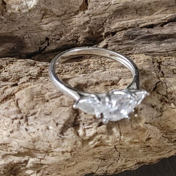 Jeulia Engagement 925 Sterling Silver Ring Round Pear Shaped Three Stone Size 9 - Picture 5 of 14